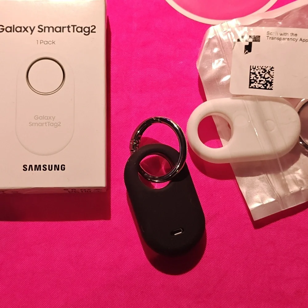 Smart Tag 2 New In Box With New Cases And Rings - Picture 4 of 4